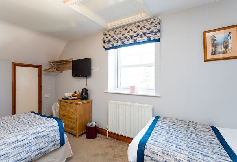 Номер Стандарт Трехместный, The Lawn Guest House Gatwick