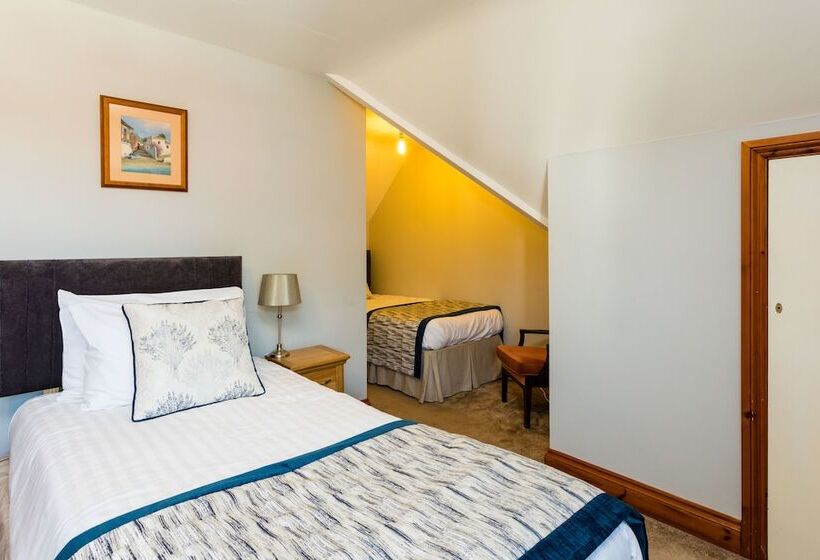 Номер Стандарт Трехместный, The Lawn Guest House Gatwick