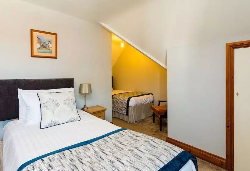 اتاق استاندارد سه نفره, The Lawn Guest House Gatwick