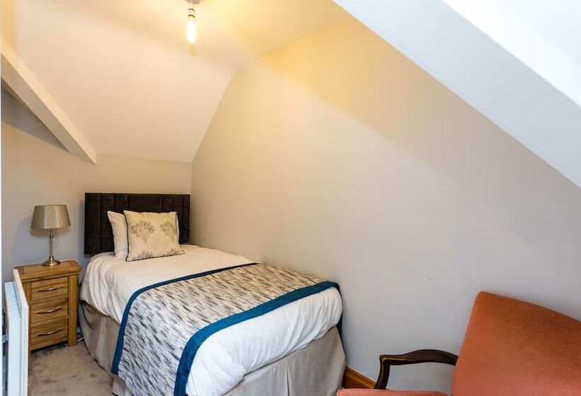 Номер Стандарт Трехместный, The Lawn Guest House Gatwick