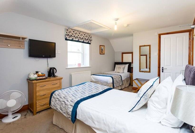 Номер Стандарт Трехместный, The Lawn Guest House Gatwick