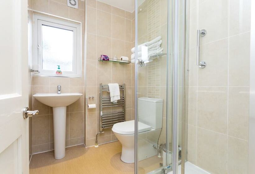 Семейный Номер, The Lawn Guest House Gatwick