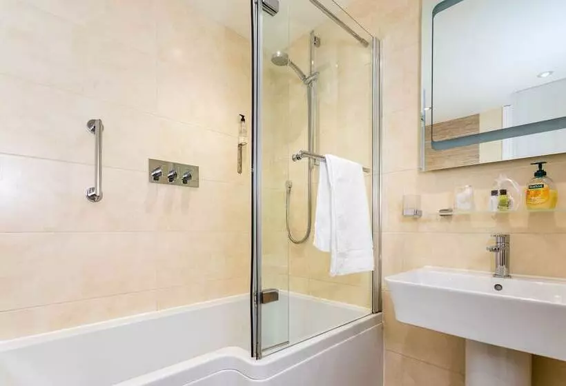 اتاق لوکس, The Lawn Guest House Gatwick