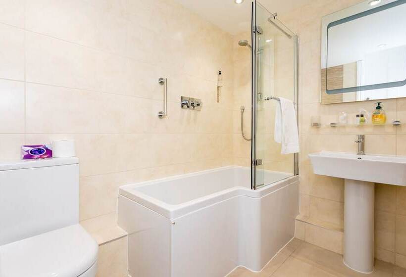 Номер Deluxe, The Lawn Guest House Gatwick