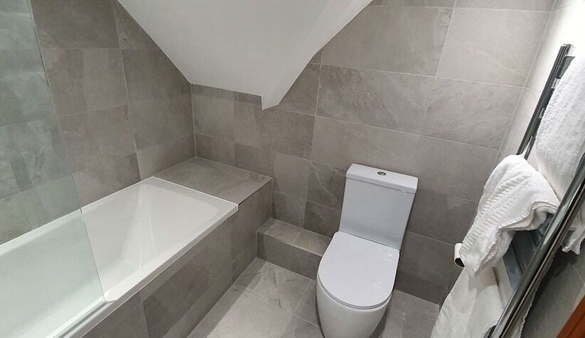 Семейный Номер, The Lawn Guest House Gatwick