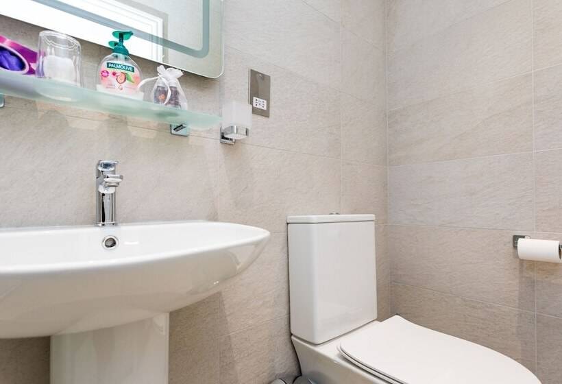 Номер Superior Нижний Этаж, The Lawn Guest House Gatwick