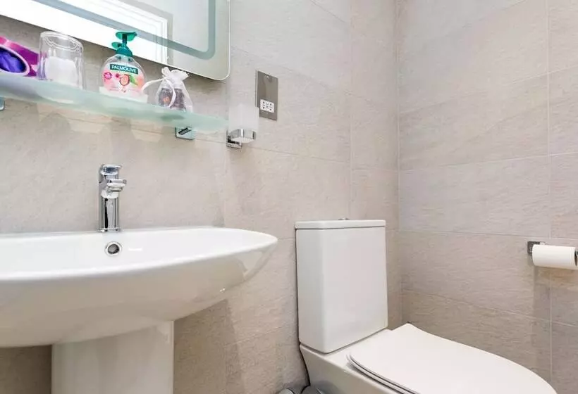 اتاق سوپریور در طبقه همکف, The Lawn Guest House Gatwick