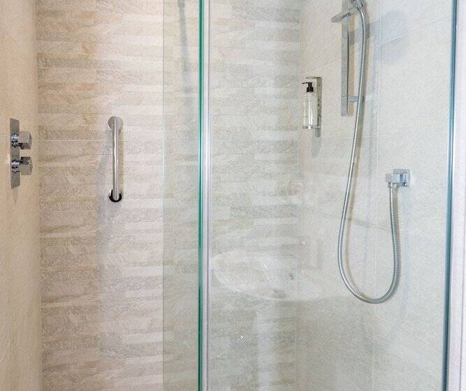 Номер Superior Нижний Этаж, The Lawn Guest House Gatwick