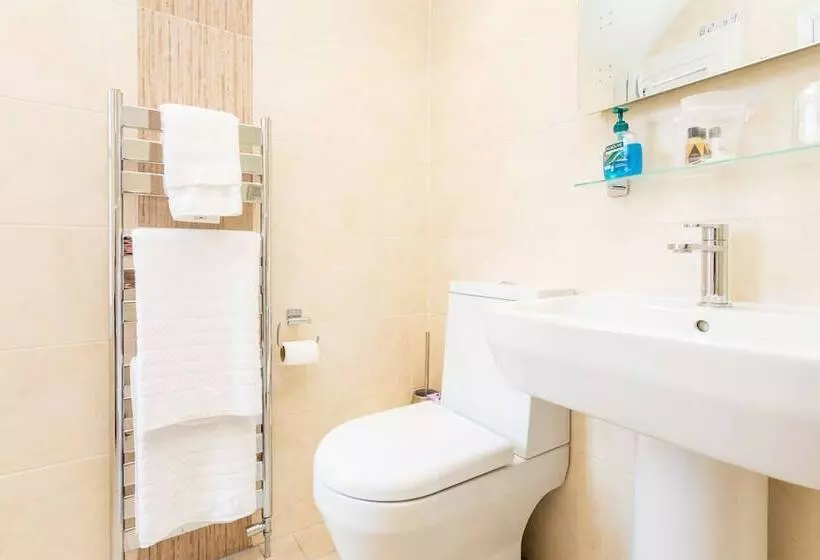 اتاق پرمیوم, The Lawn Guest House Gatwick