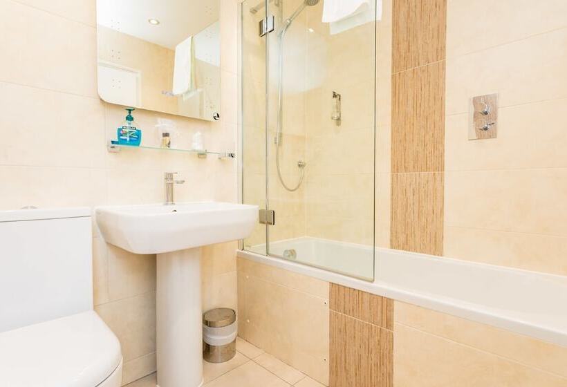 Номер Премиум, The Lawn Guest House Gatwick