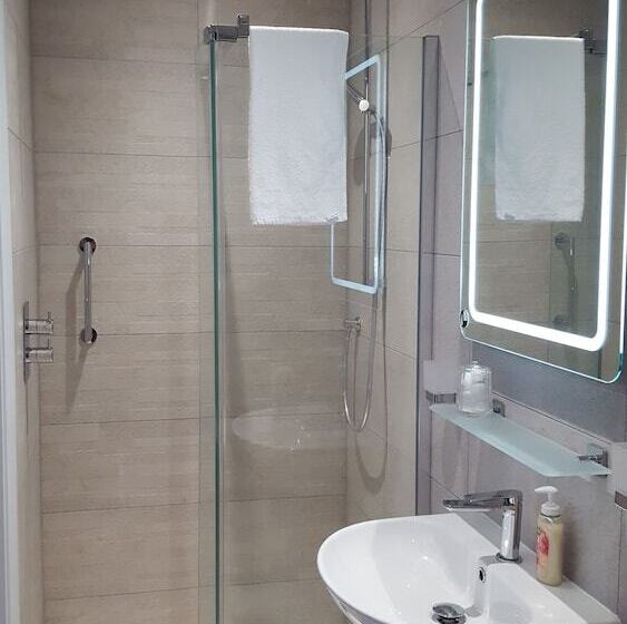 Номер Deluxe, The Lawn Guest House Gatwick