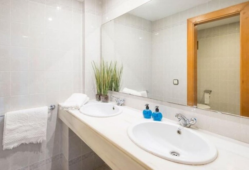 Апартаменты 1 Спальня Боковой Вид на Море, Magalluf Strip Apartment