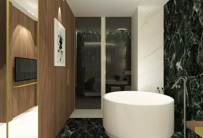 سوییت اجرایی, Parioli Hotel Rimini
