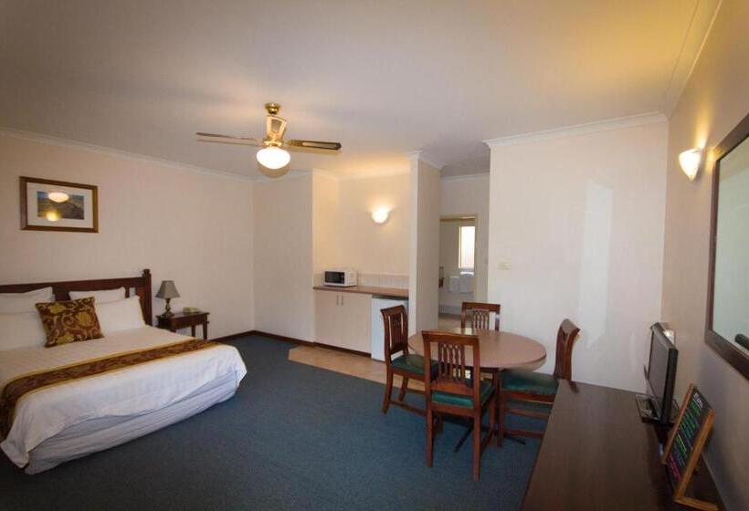 家庭间, Tree Top Walk Motel