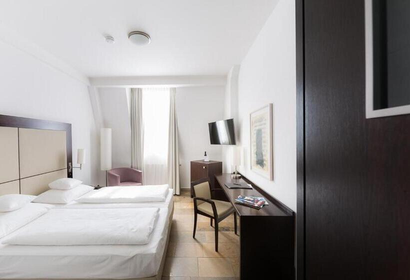 חדר דלוקס, Devin Art