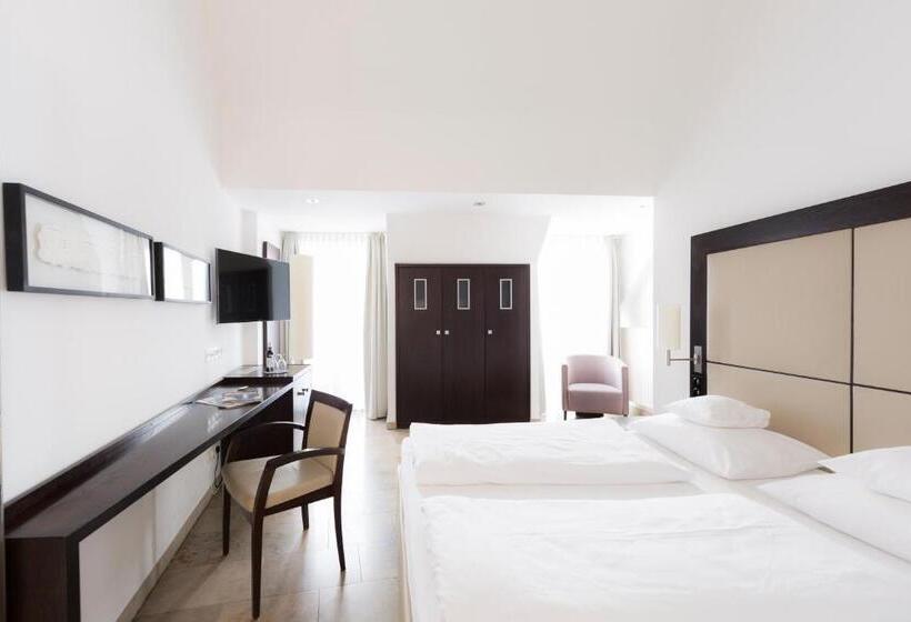 חדר דלוקס, Devin Art