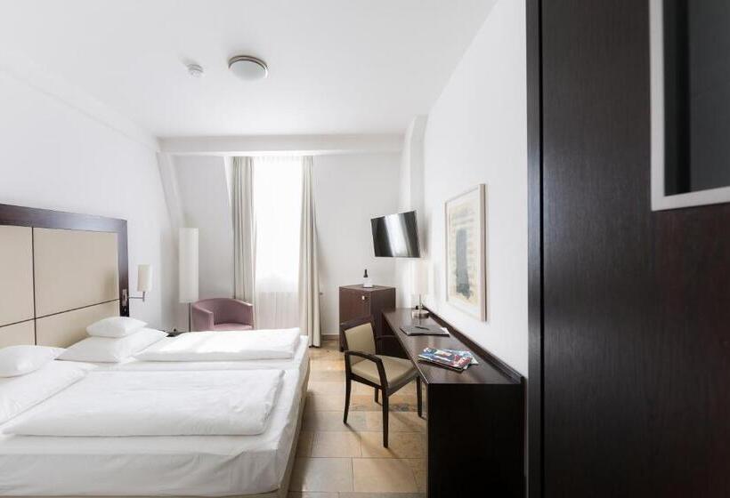 חדר דלוקס, Devin Art