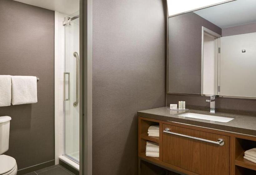 带大床的套房, Courtyard By Marriott Toronto Markham