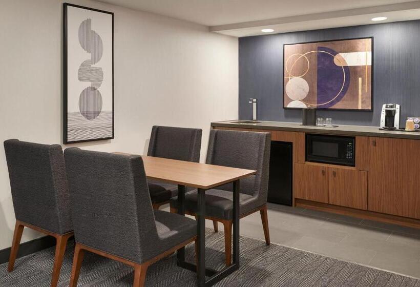 Люкс Кровать Кинг, Courtyard By Marriott Toronto Markham