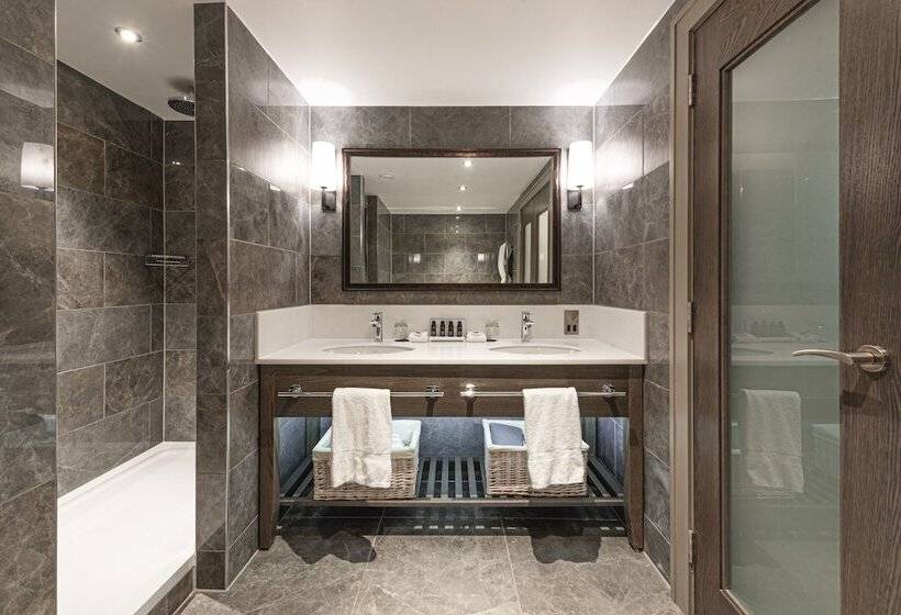 جناح, Dakota Eurocentral