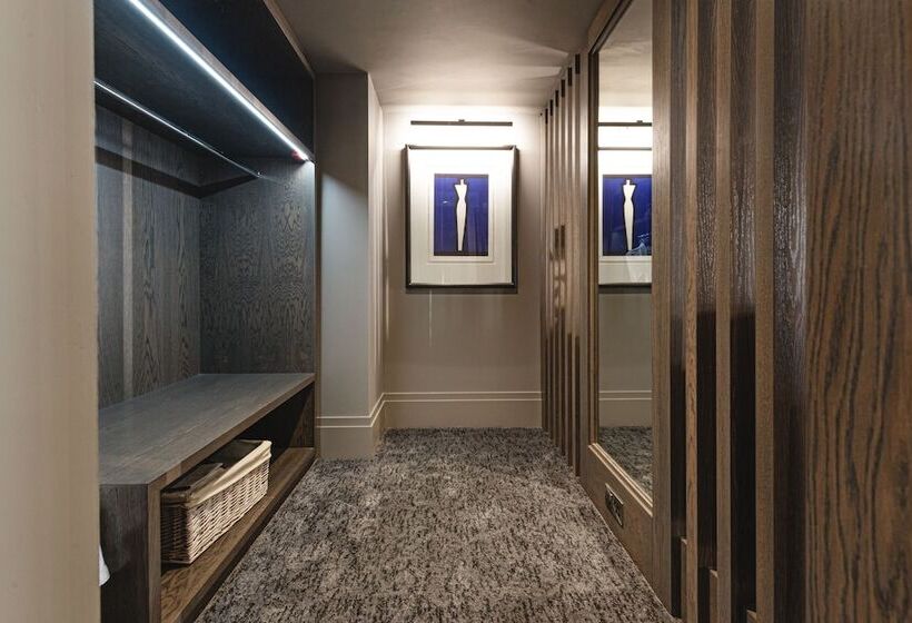 جناح, Dakota Eurocentral