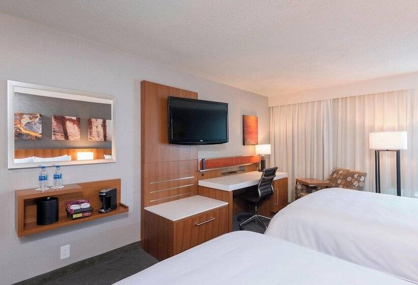 Номер Стандарт 2 Двуспальные Кровати, Sonesta Hotel Grand Rapids Airport