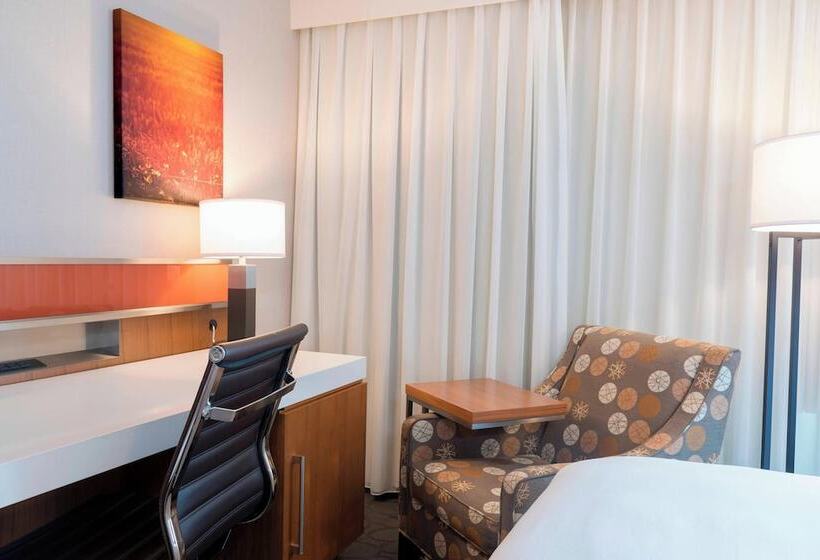 Standard-huone 2 Parivuodetta, Sonesta Hotel Grand Rapids Airport