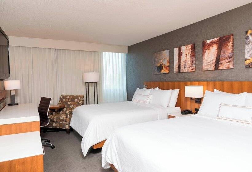 ２ダブルベッドのスタンダードルーム, Sonesta Hotel Grand Rapids Airport