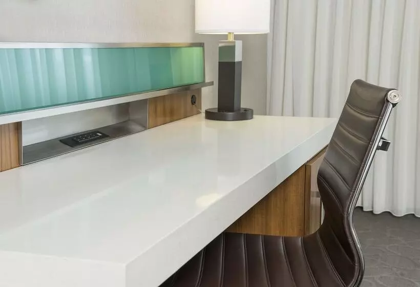 سوییت خانوادگی, Sonesta Hotel Grand Rapids Airport