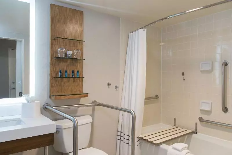 سوئیت با تخت بزرگ, Sonesta Hotel Grand Rapids Airport