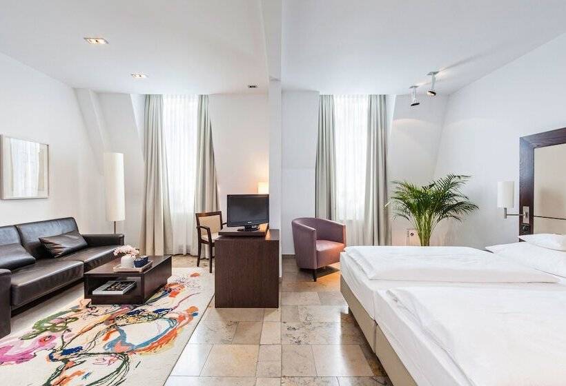 סוויטת ג'וניור, Devin Art