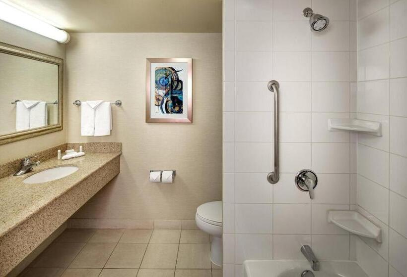 מיטת קינג בסוויטה, Fairfield Inn & Suites By Marriott Toronto Brampton