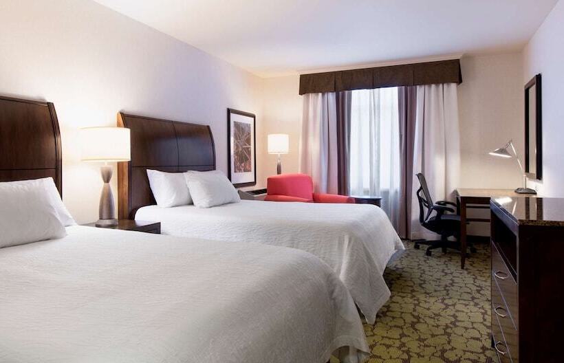 Номер Стандарт, Hilton Garden Inn West Edmonton