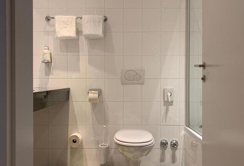 キングサイズベッドのスタンダードルーム, Holiday Inn   Salzburg City, An Ihg