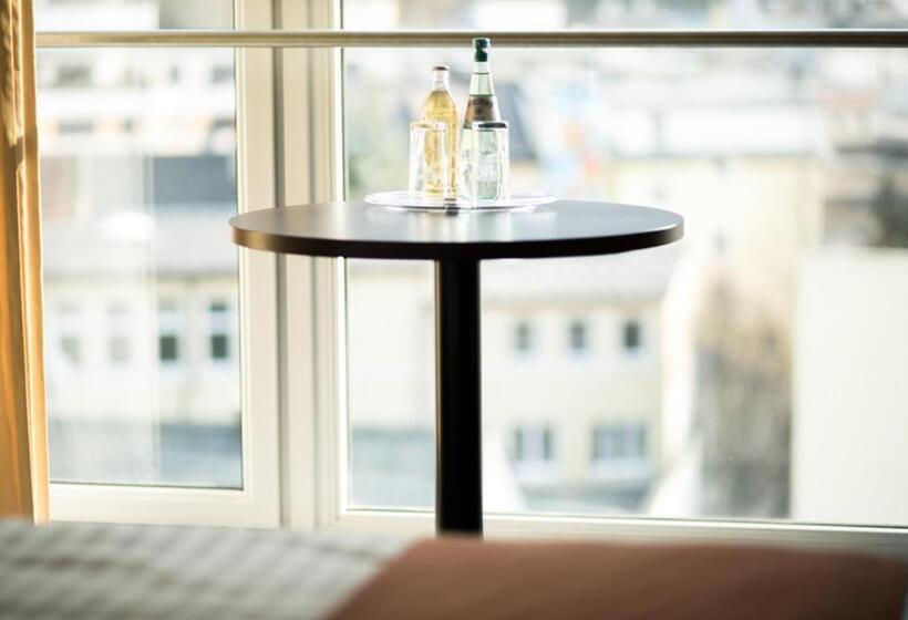 キングサイズベッドのスタンダードルーム, Holiday Inn   Salzburg City, An Ihg