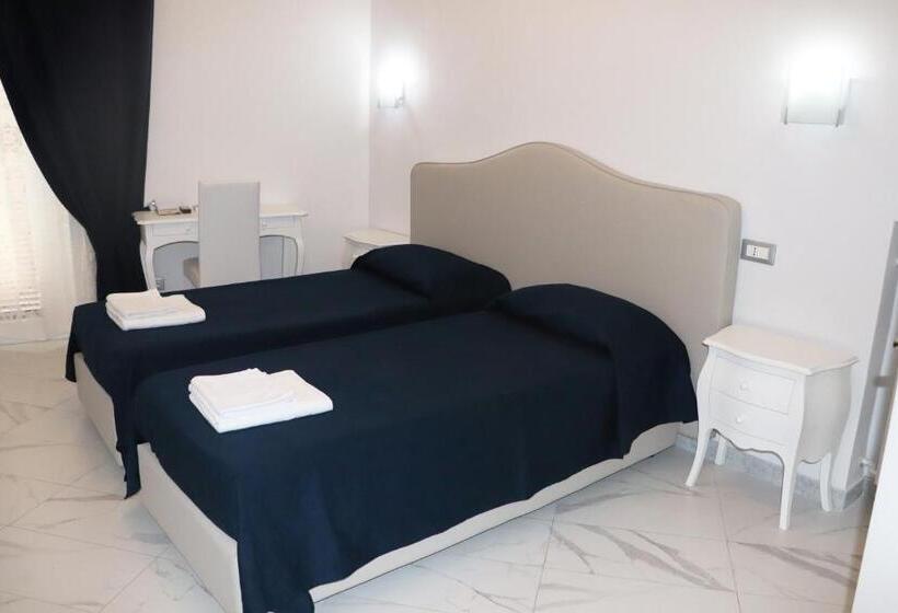 اتاق استاندارد با چشم‌انداز, Colosseo Rooms Imperial Rome