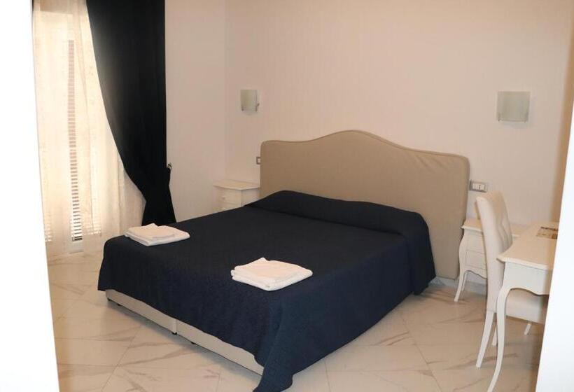 اتاق استاندارد با چشم‌انداز, Colosseo Rooms Imperial Rome