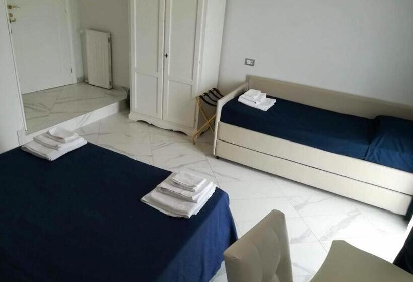 اتاق استاندارد سه تخته با چشم‌انداز, Colosseo Rooms Imperial Rome