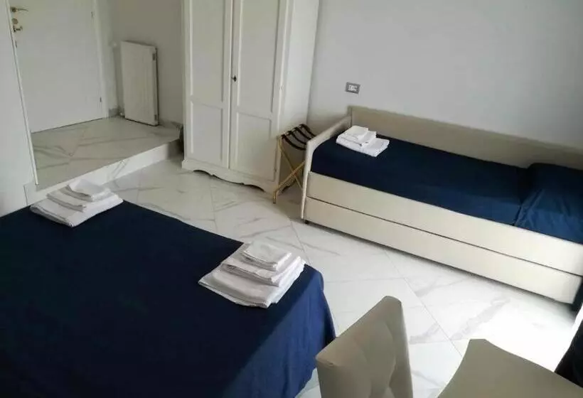 اتاق استاندارد سه تخته با چشم‌انداز, Colosseo Rooms Imperial Rome