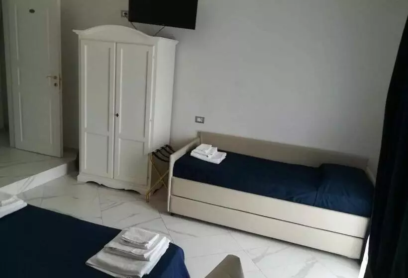 اتاق استاندارد سه تخته با چشم‌انداز, Colosseo Rooms Imperial Rome
