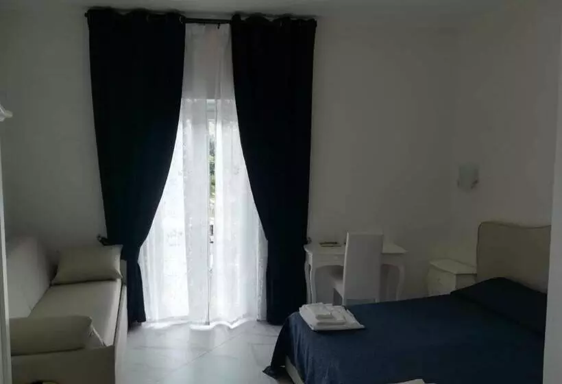 اتاق استاندارد سه تخته با چشم‌انداز, Colosseo Rooms Imperial Rome