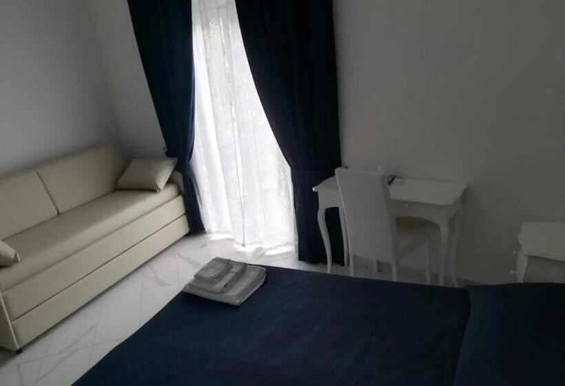 اتاق استاندارد سه تخته با چشم‌انداز, Colosseo Rooms Imperial Rome