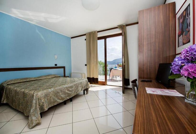 غرفة قياسية مطلّة علي البحيرة, & Residence La Sibilla Cusiana