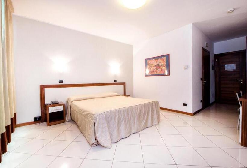 غرفة قياسية مطلّة علي البحيرة, & Residence La Sibilla Cusiana