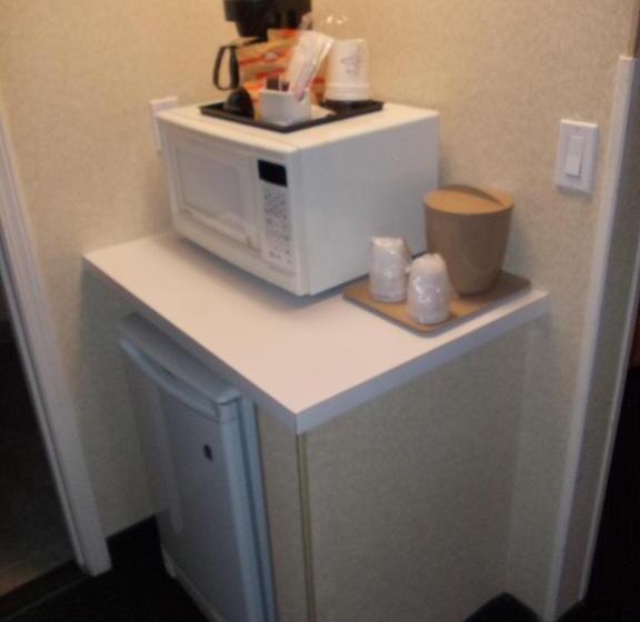 غرفة قياسية سرير كينج, Rocky Inn Express