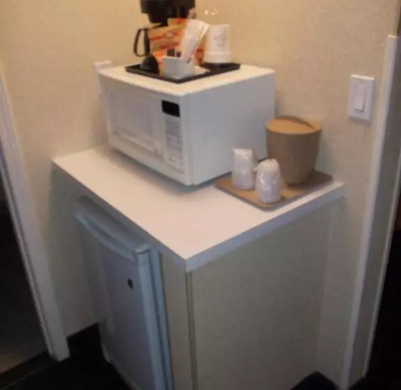 キングサイズベッドのスタンダードルーム, Rocky Inn Express
