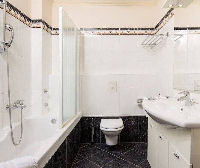 발코니가 있는 바다 전망 수피리어 룸, Savoy