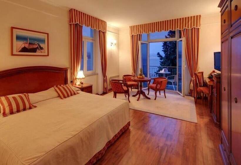 발코니가 있는 바다 전망 수피리어 룸, Savoy