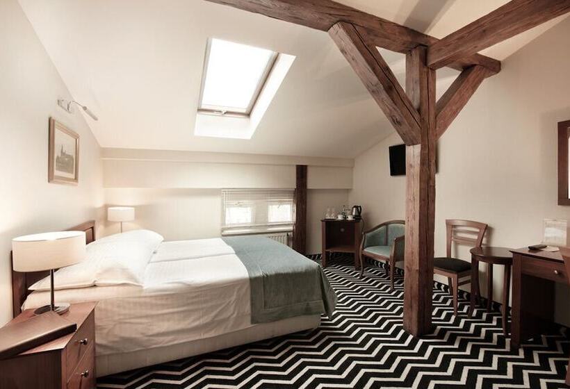 スタンダードルーム, Senacki