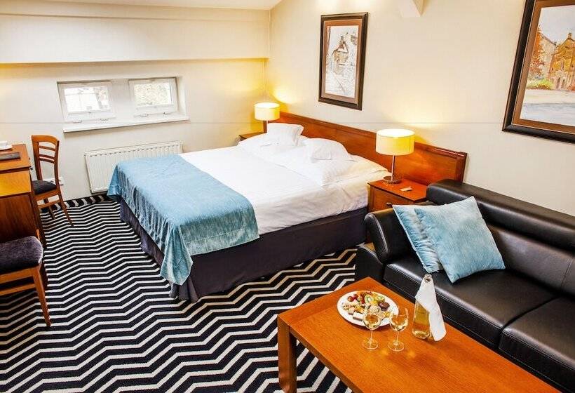 スタンダードルーム, Senacki